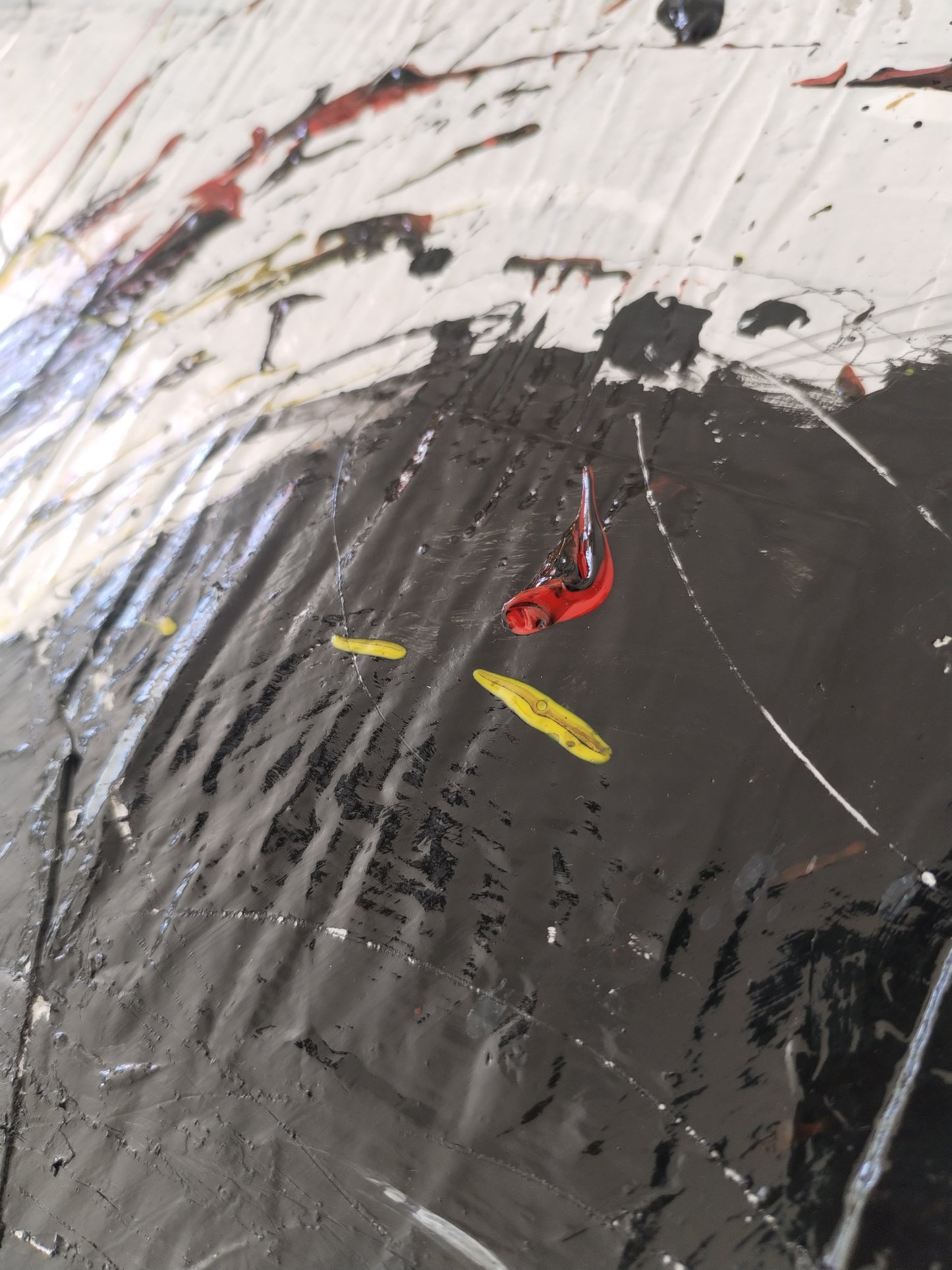 IL ROSSO CHE CUSTODISCE IL SILENZIO