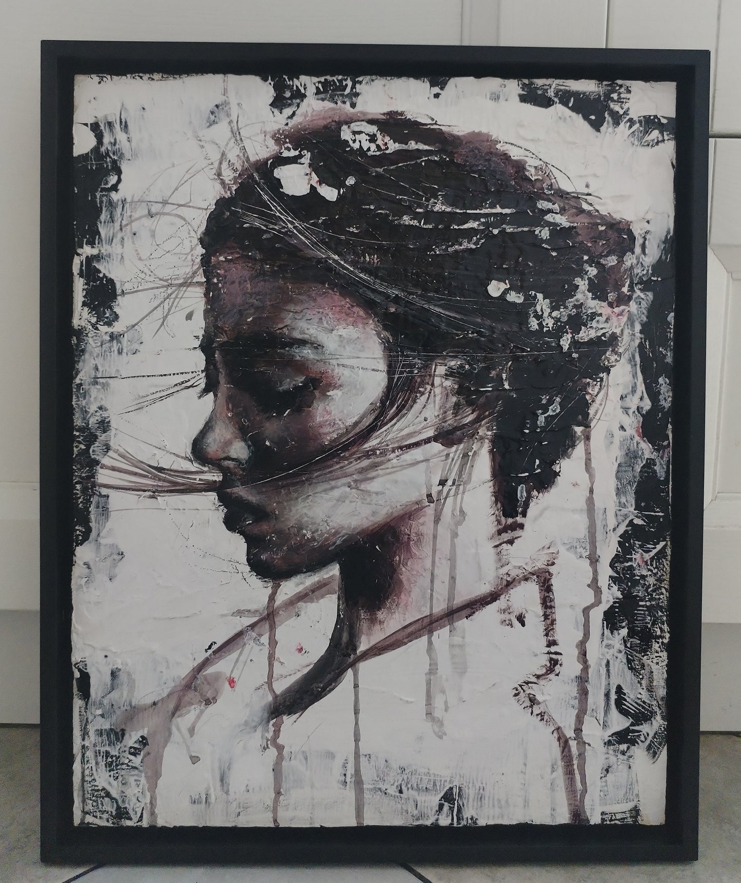 ACCAREZZATA DAL VENTO