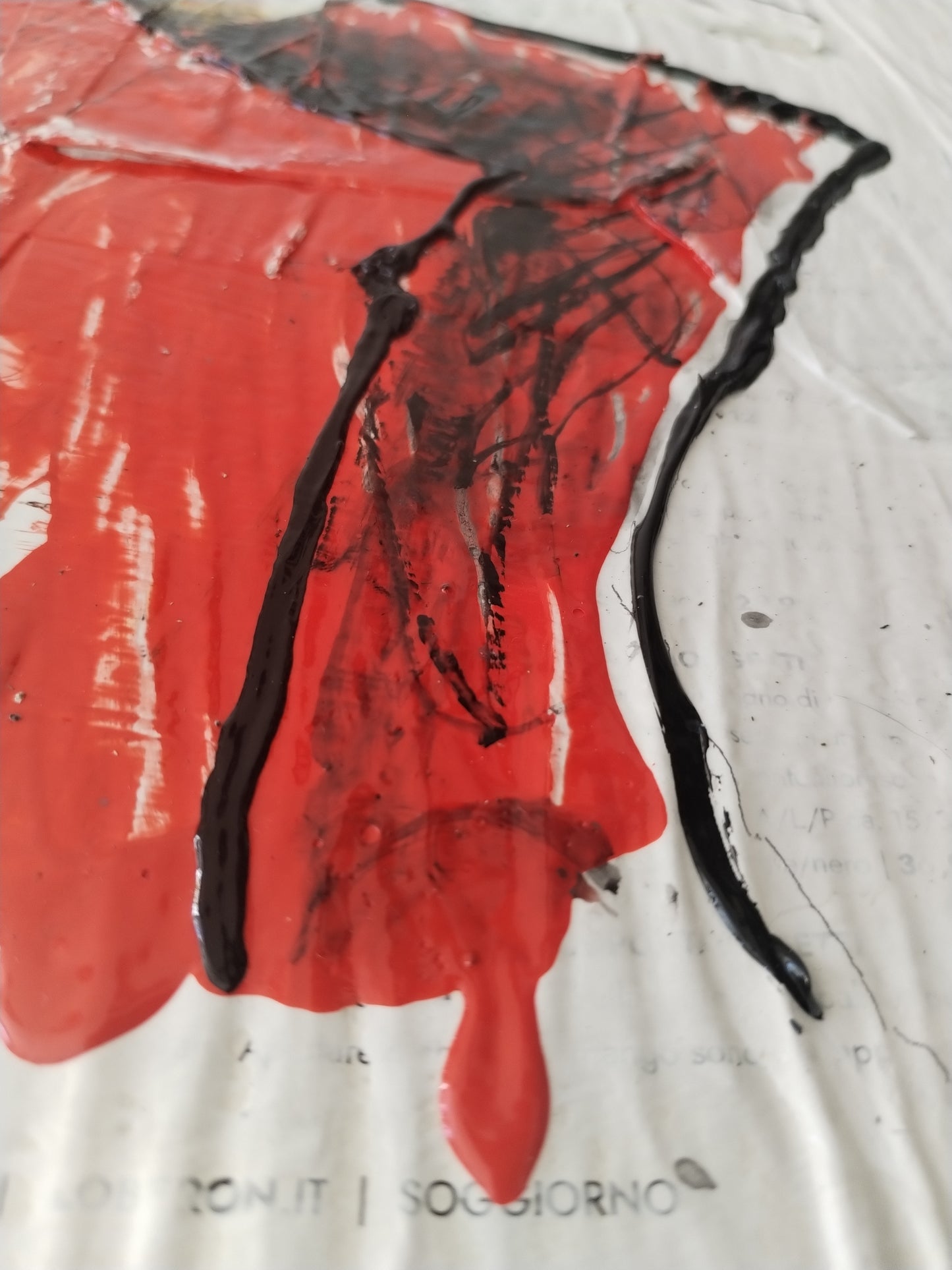 IL ROSSO CHE CUSTODISCE IL SILENZIO