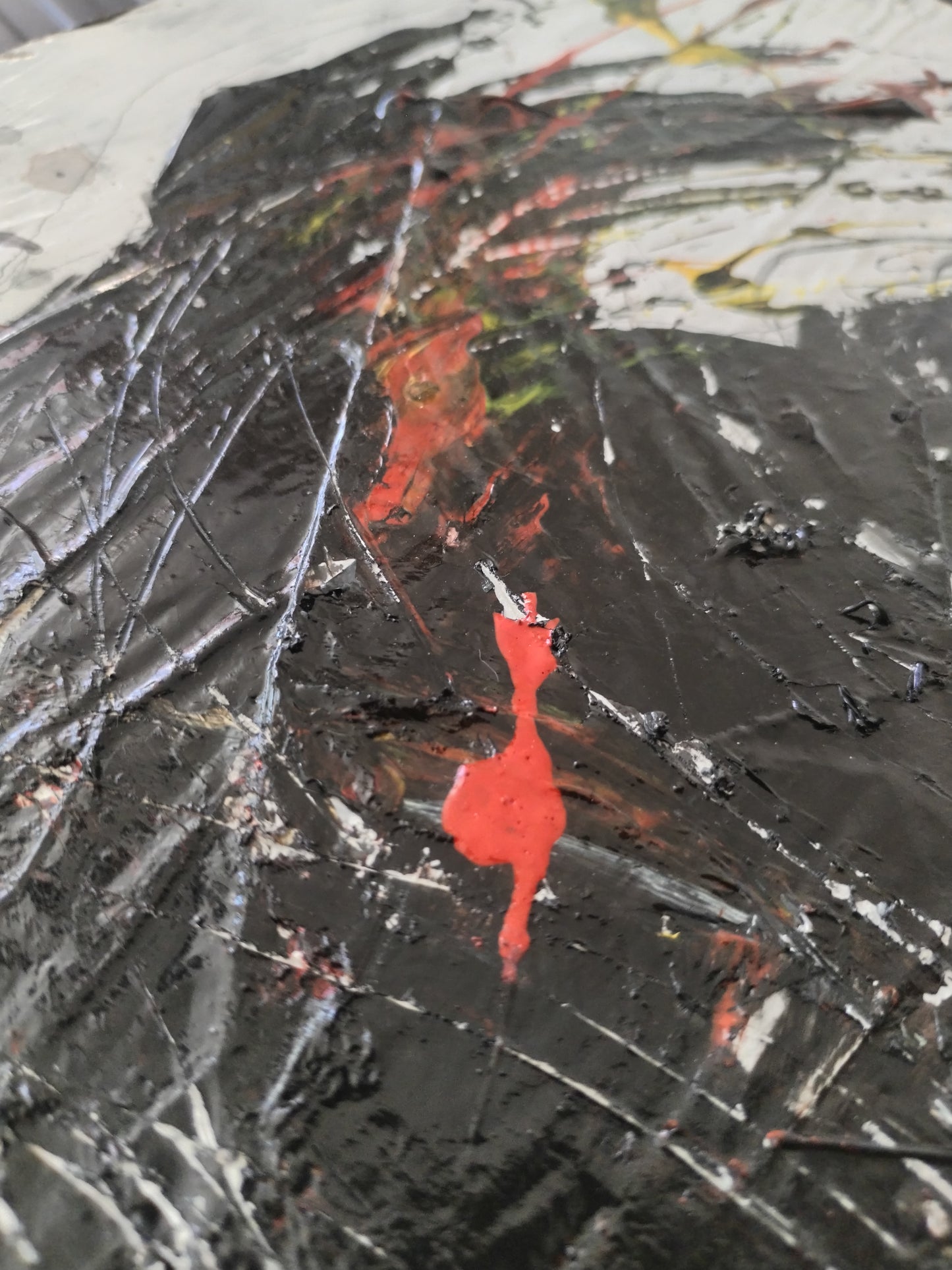 IL ROSSO CHE CUSTODISCE IL SILENZIO